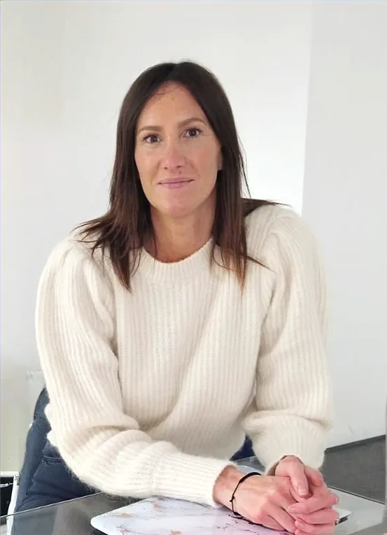 Justine Sœur à son bureau